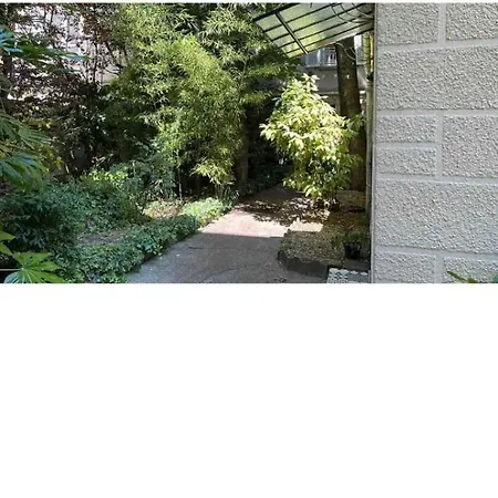 Parisian Little House-studio